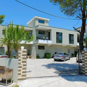 *** Hotel Vila Celaj Albanien